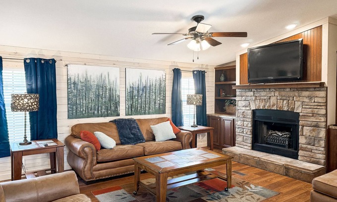 Cobden House | Sunset Ridge - Cabin 4