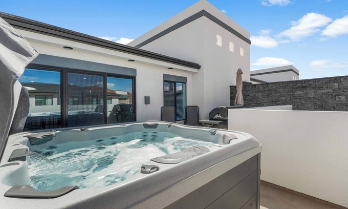 St. George Condo | Sunset Ridge - Private Hot Tub | Resort Amenities