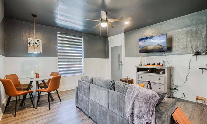 El Paso Apartment | Sunset Sanctuary - El Paso