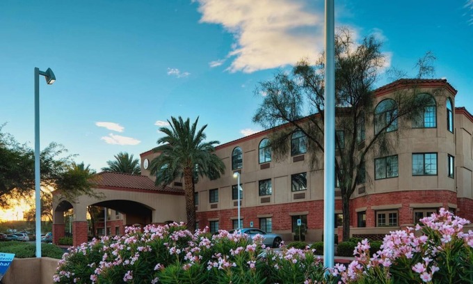 Palo Verde House | Sunset Serenity: Onsite Pool, BBQ Area! 2 Relaxing Units Near Tucson Airport