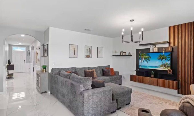 Zephyrhills West House | Sunset Serenity