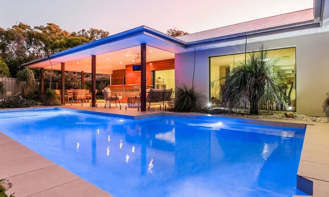 Agnes Water House | SUNSET SHORES - Holiday home with pool
