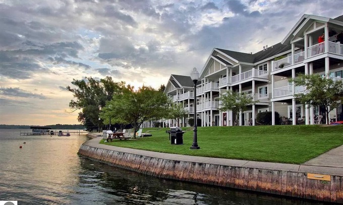 Cadillac Condo | Sunset Shores Resort Lake Cadillac Mi. Waterfront 2-bedroom 2 bath condo.