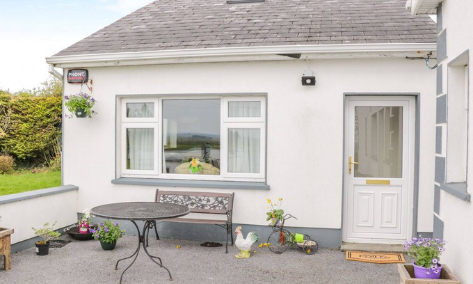Glenamaddy Cottage | SUNSET VIEW, pet friendly, with a garden in Creggs, County Galway