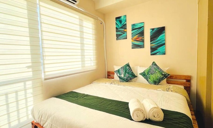 Ususan Apartment | Sunset View w/King BednWI-FI at Grace Res, Taguig