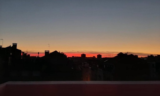 Penha de Franca House | Sunset Views Near The Trendy Mercado Arroios