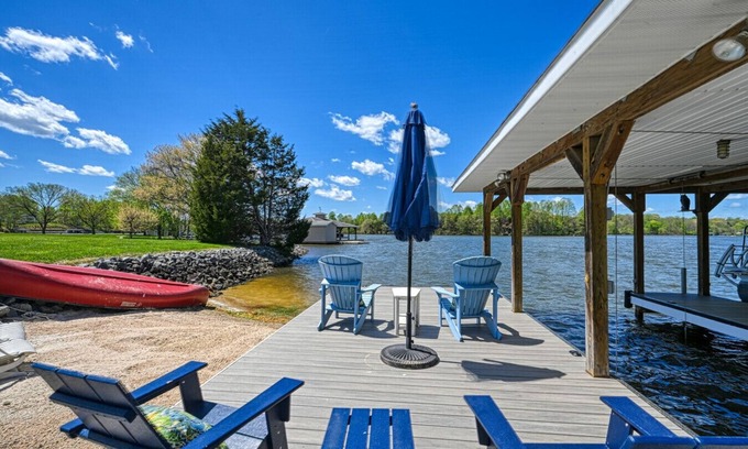 Livingston House | Sunset Views- Waterfront, Covered Slip, Pet Friendly, Updated