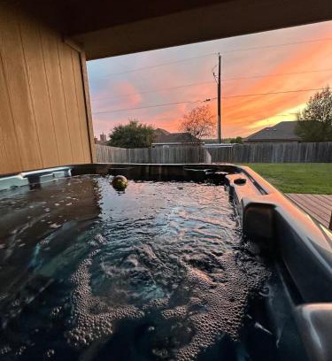 Killeen Apartment | Sunset Zen Space