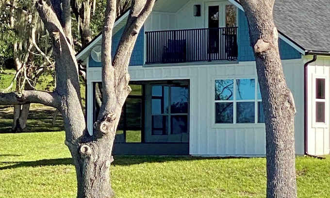 Clermont Cottage | Sunsets at Cherry Lake-2 bedroom lake front cottage