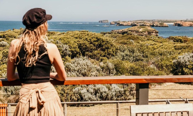 Peterborough House | Sunsets on Martyrs Coastal Luxury Beach House Peterborough