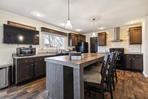 Port Clinton House | Sunsets & Serenity- Port Clinton Waterfront Stay home