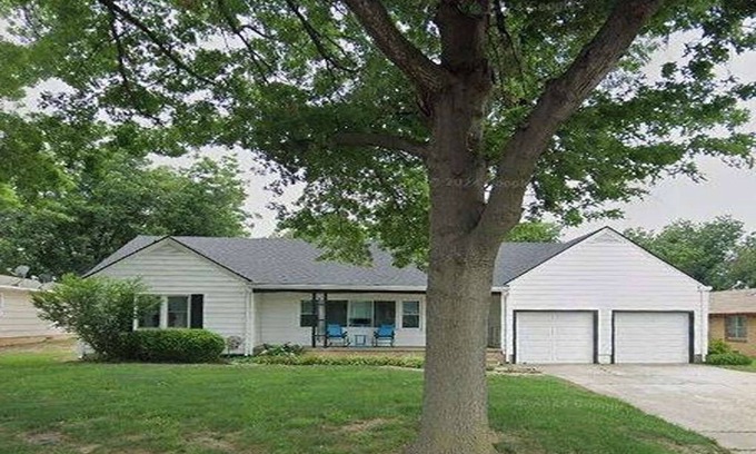 Ponca City House | Sunshine Blues - NEW - Gorgeous House in GREAT location