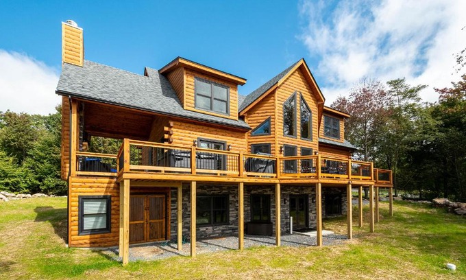 McHenry House | Sunshine Chalet