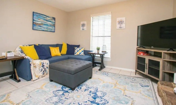 Ferry Pass House | Sunshine Chic at Shoal Creek in North Pensacola