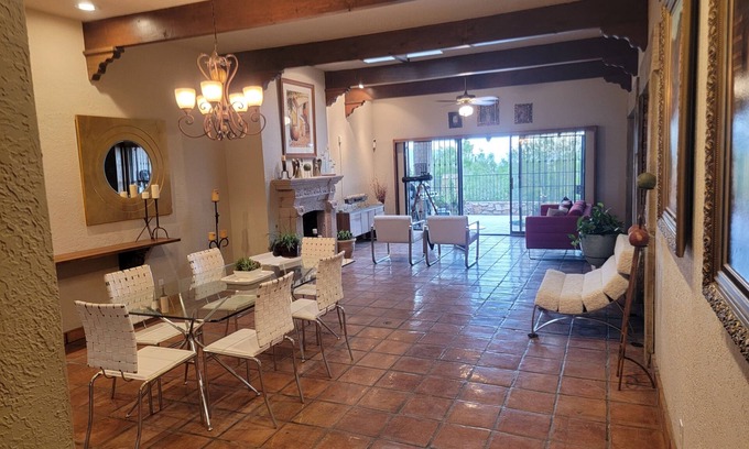 Biggs Field Condo | SUNSHINE FAMILY GETAWAY. NICE CONDO NEAR I10 WITH 4 QUEEN BEDS GREAT VIEW.