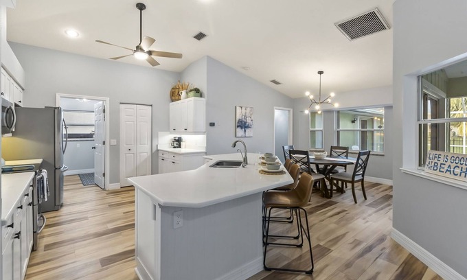 Pinehurst House | Sunshine Haven Retreat! Golf , Swim and Bask in the Florida Sun!