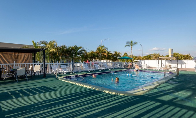 South Venice Hotel | Sunshine Inn & Suites Venice, FL