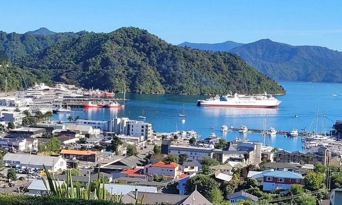 Picton Apartment | Sunshine, Peaceful with the Best Views