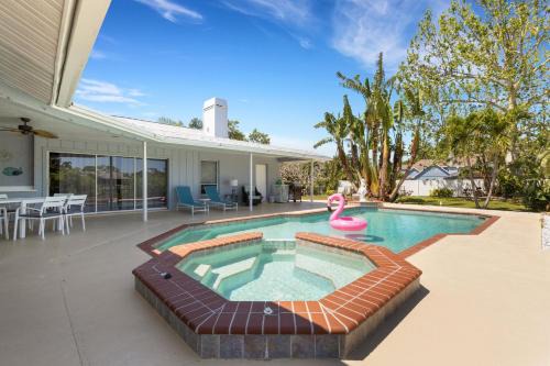 Bradenton House | Sunshine Rays by SkyRun Anna Maria