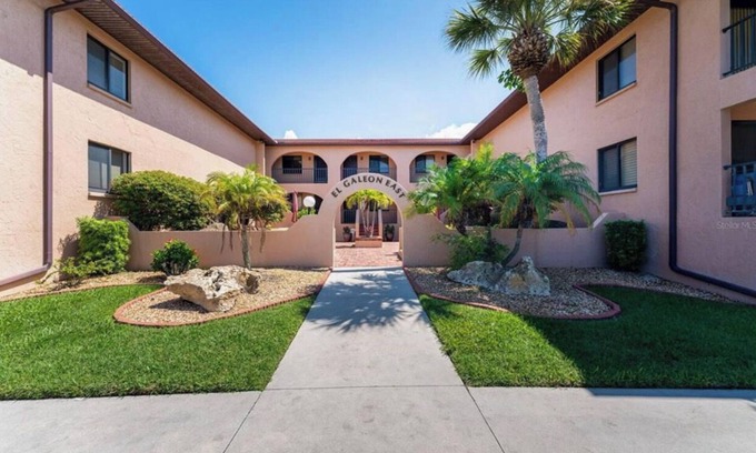 Englewood Condo | Sunshine Swimmers Casita, 206