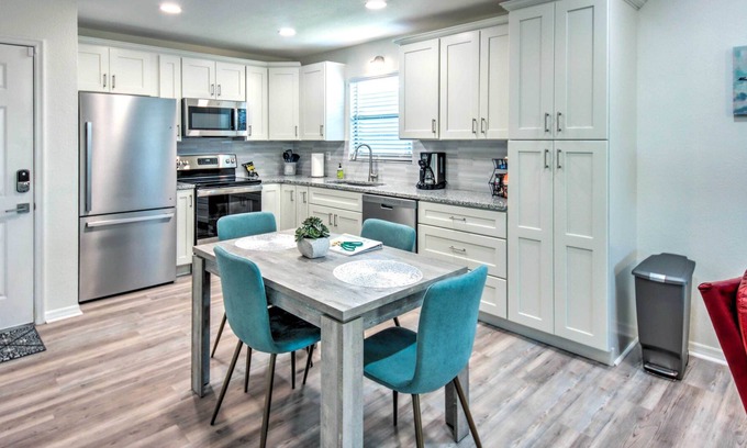 Highland Condo | 'Sunshine Villa' Condo on Golf Resort w/ Porch!