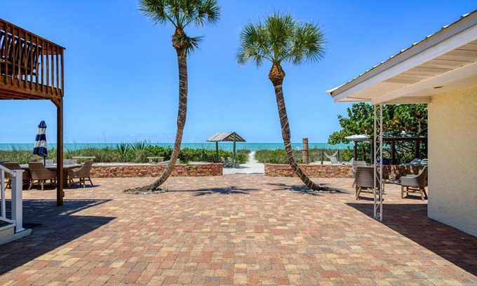 Nokomis Resort | Suntan Terrace