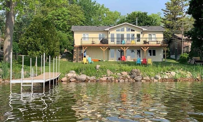 Otonabee-South Monaghan Cottage | Sunview Cottage - Five Bedroom Cottage, Sleeps 10