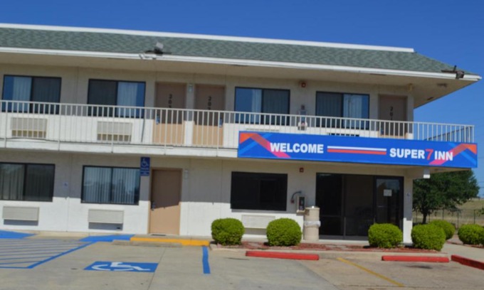 Bossier City Hotel | Super 7 Inn