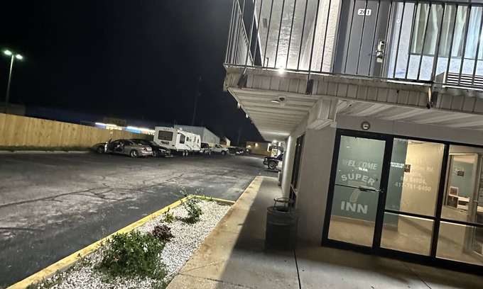Joplin Hotel | Super 7 INN