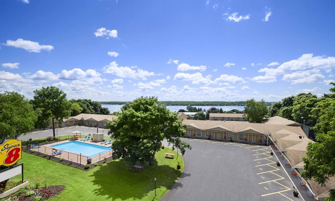 Elizabethtown-Kitley Hotel | Super 8 by Wyndham Brockville