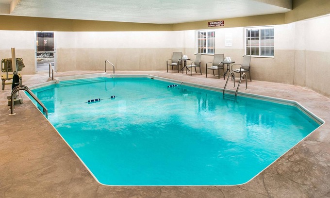 Altoona Hotel | Super 8 by Wyndham Altoona