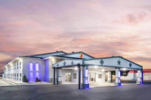 Amarillo Hotel | Super 8 by Wyndham Amarillo Central TX
