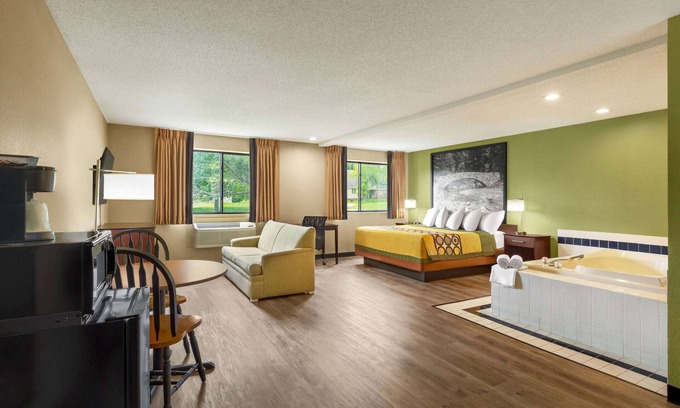 Ankeny Hotel | Super 8 by Wyndham Ankeny/Des Moines Area