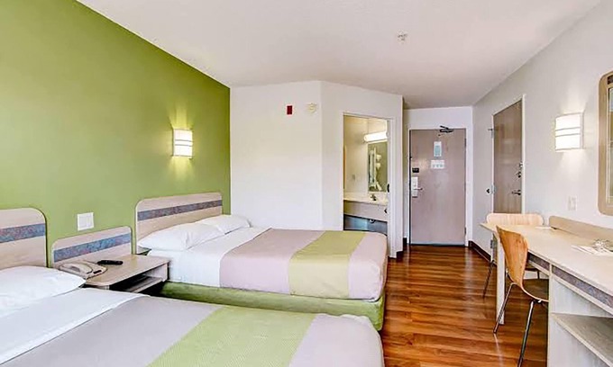 Aurora Hotel | Super 8 by Wyndham Aurora East