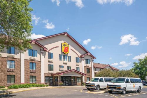 East Bloomington Hotel | Super 8 by Wyndham Bloomington/Airport