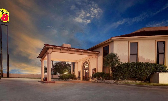 Northwest Corpus Christi Hotel | Super 8 by Wyndham Corpus Christi Northwest