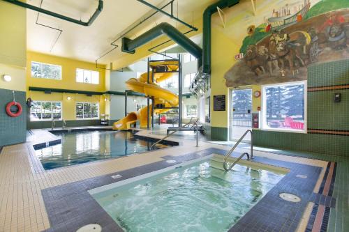 Southwest Calgary Hotel | Super 8 by Wyndham Calgary Shawnessy Area