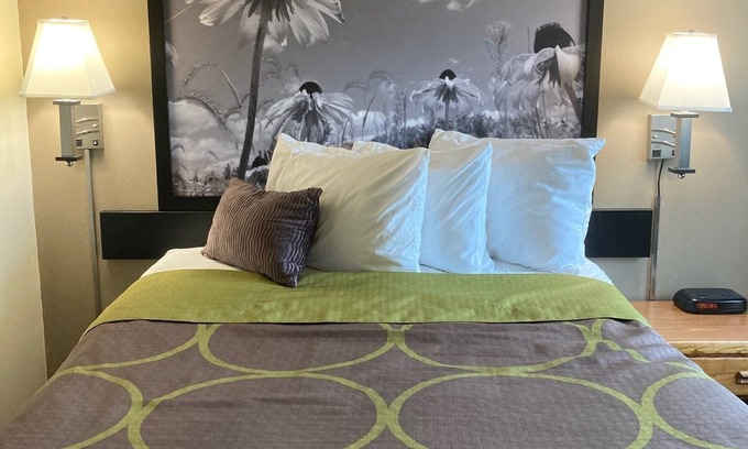 Chisago City Hotel | Super 8 by Wyndham Chisago City