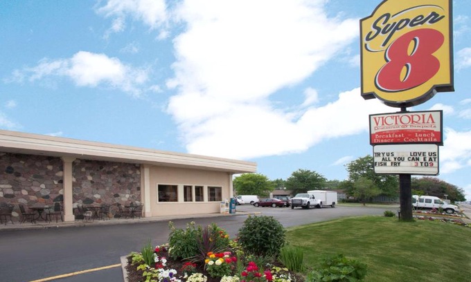 Melrose Park Hotel | Super 8 by Wyndham Chicago Northlake O'Hare South