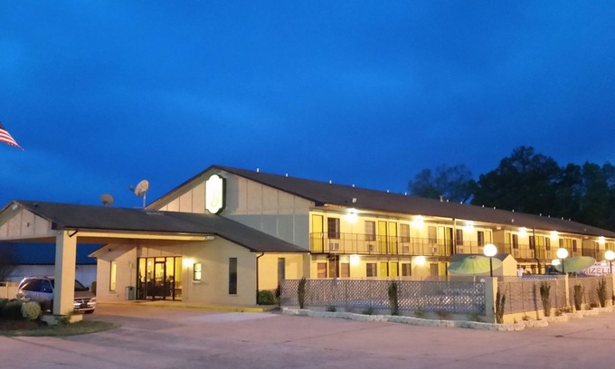 Clarksville Hotel | Super 8 by Wyndham Clarksville AR