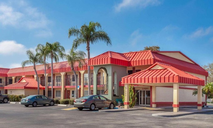 Clearwater Hotel | Super 8 by Wyndham Clearwater/US Hwy 19 N