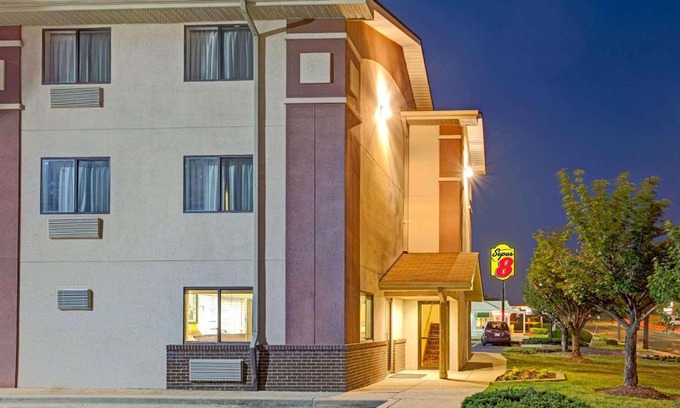 College Park Hotel | Super 8 by Wyndham College Park Wash DC Area