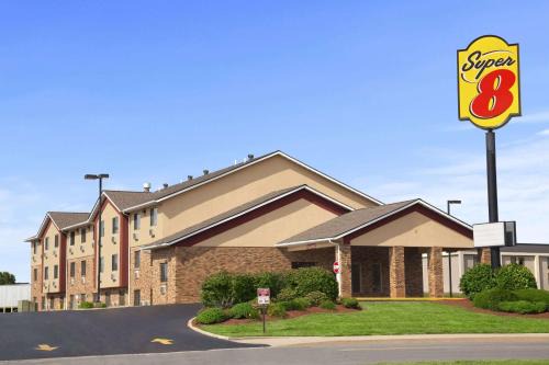 Collinsville Hotel | Super 8 by Wyndham Collinsville St. Louis