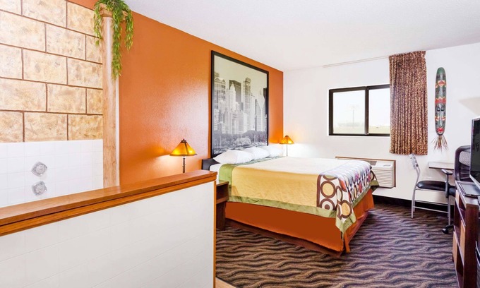 Dixon Hotel | Super 8 by Wyndham Dixon