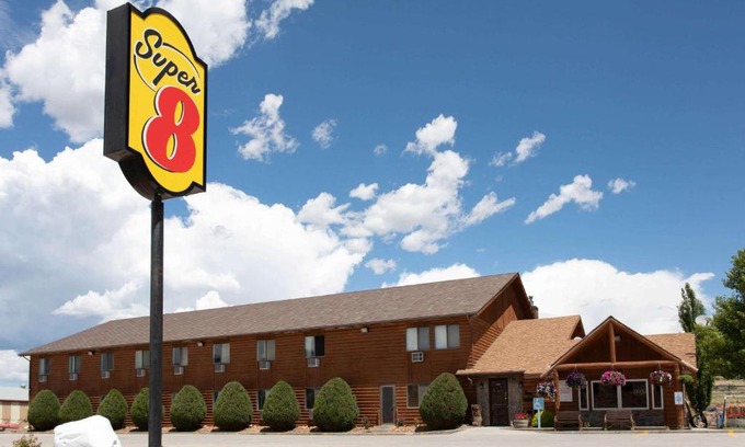 Dubois Hotel | Super 8 by Wyndham Dubois