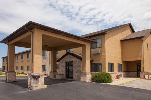 Dwight Hotel | Super 8 by Wyndham Dwight