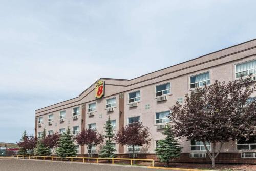 Northwest Edmonton Hotel | Super 8 by Wyndham Edmonton/West