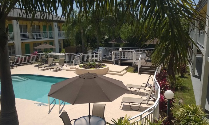 Ellenton Hotel | Super 8 by Wyndham Ellenton Bradenton Area