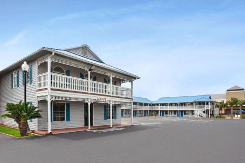 Foley Hotel | Super 8 by Wyndham Foley
