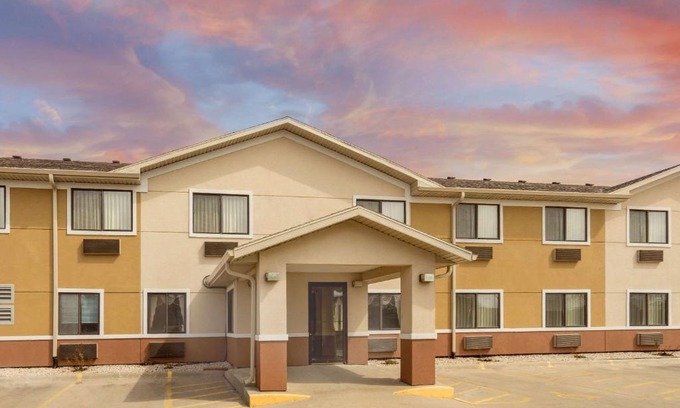 Fond du Lac Hotel | Super 8 by Wyndham Fond Du Lac